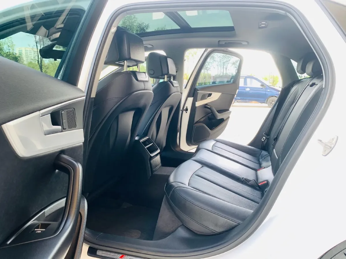 2020 Audi A4L 2.0T 190HP L4 7DCT,autocango,china used car exporter,china ev exporter,chinese used car exporter,chinese used ev exporter