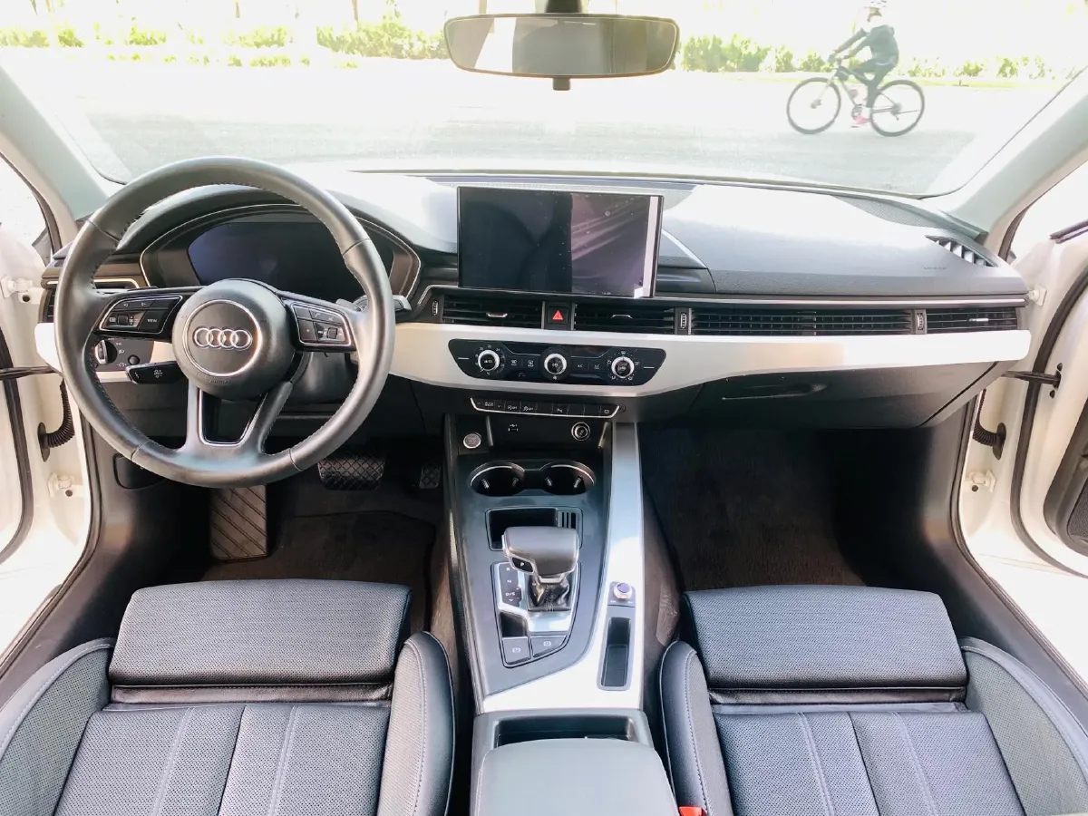 2020 Audi A4L 2.0T 190HP L4 7DCT,autocango,china used car exporter,china ev exporter,chinese used car exporter,chinese used ev exporter