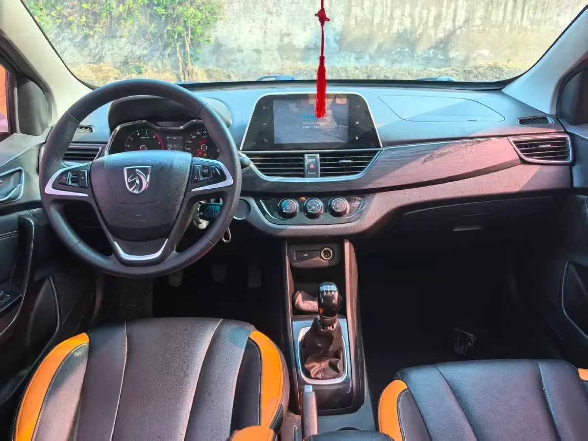 2016 BaoJun 310 1.2L 82HP L4 5MT,autocango,china used car exporter,china ev exporter,chinese used car exporter,chinese used ev exporter