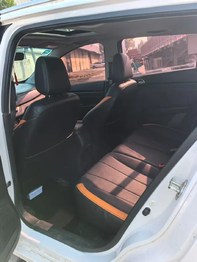 2016 BaoJun 310 1.2L 82HP L4 5MT,autocango,china used car exporter,china ev exporter,chinese used car exporter,chinese used ev exporter