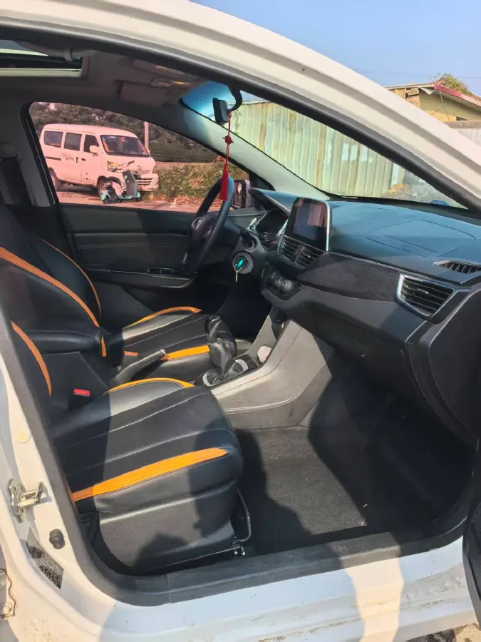 2016 BaoJun 310 1.2L 82HP L4 5MT,autocango,china used car exporter,china ev exporter,chinese used car exporter,chinese used ev exporter