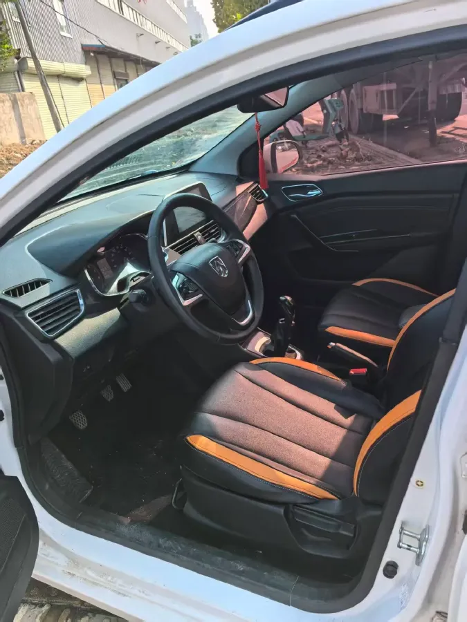 2016 BaoJun 310 1.2L 82HP L4 5MT,autocango,china used car exporter,china ev exporter,chinese used car exporter,chinese used ev exporter