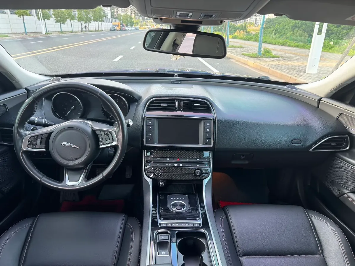 2018 Jaguar XEL 2.0T 200HP L4 8AT,autocango,china used car exporter,china ev exporter,chinese used car exporter,chinese used ev exporter