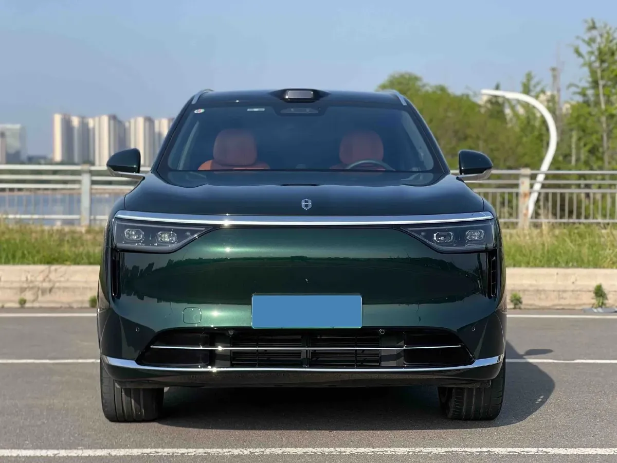 2025 AITO AITO M8 REEV 160HP REEV 53.4KWH,autocango,china used car exporter,china ev exporter,chinese used car exporter,chinese used ev exporter
