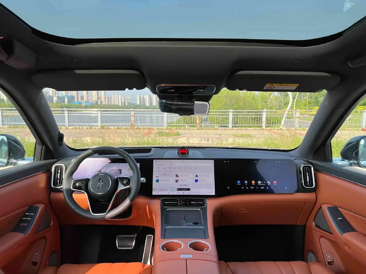 2025 AITO AITO M8 REEV 160HP REEV 53.4KWH,autocango,china used car exporter,china ev exporter,chinese used car exporter,chinese used ev exporter