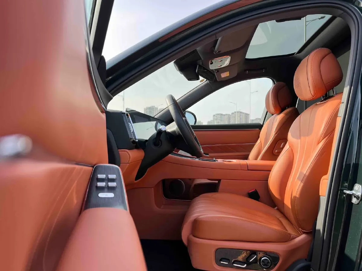 2025 AITO AITO M8 REEV 160HP REEV 53.4KWH,autocango,china used car exporter,china ev exporter,chinese used car exporter,chinese used ev exporter