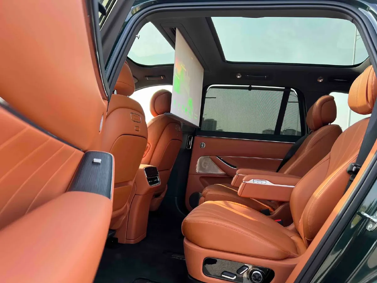 2025 AITO AITO M8 REEV 160HP REEV 53.4KWH,autocango,china used car exporter,china ev exporter,chinese used car exporter,chinese used ev exporter