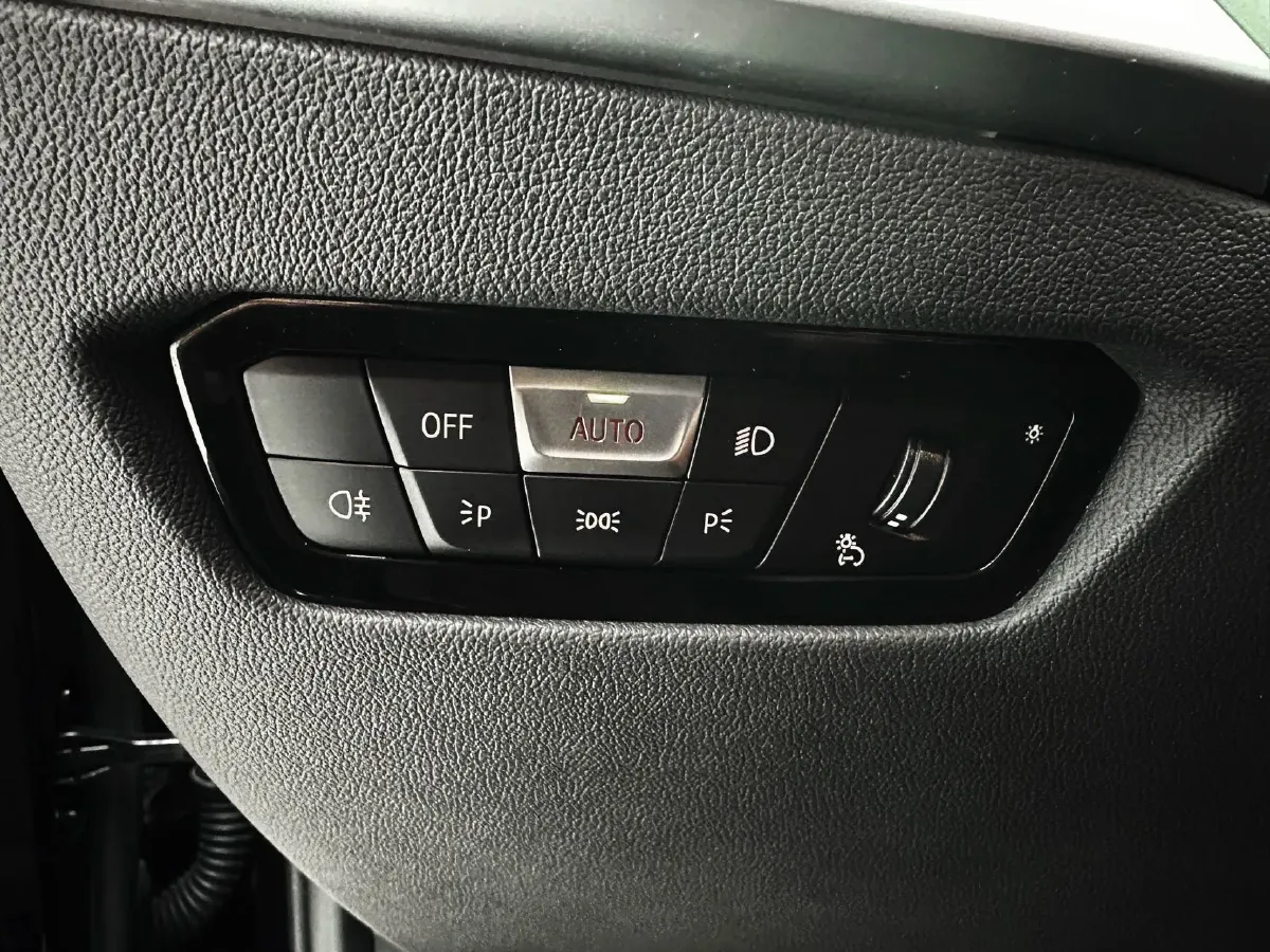 2023 BMW 3 Series 2.0T 156HP L4 8AT,autocango,china used car exporter,china ev exporter,chinese used car exporter,chinese used ev exporter