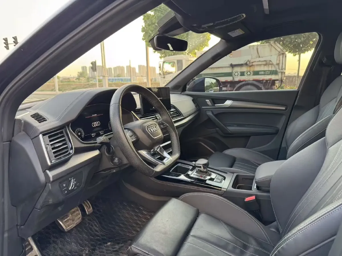 2024 Audi Q5L 2.0T 245HP L4 7DCT,autocango,china used car exporter,china ev exporter,chinese used car exporter,chinese used ev exporter
