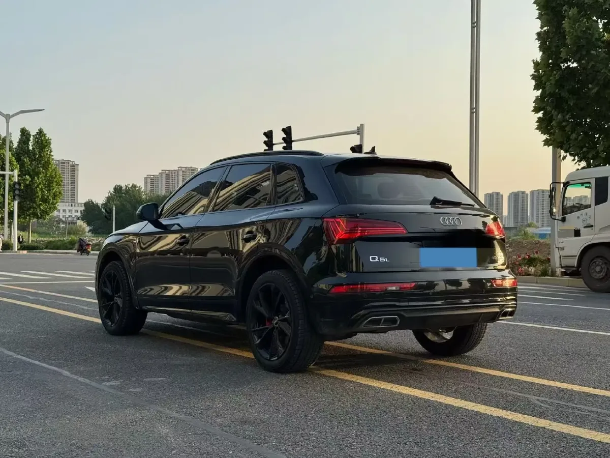 2024 Audi Q5L 2.0T 245HP L4 7DCT,autocango,china used car exporter,china ev exporter,chinese used car exporter,chinese used ev exporter