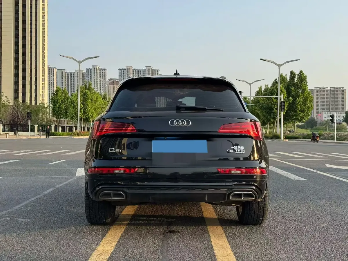 2024 Audi Q5L 2.0T 245HP L4 7DCT,autocango,china used car exporter,china ev exporter,chinese used car exporter,chinese used ev exporter