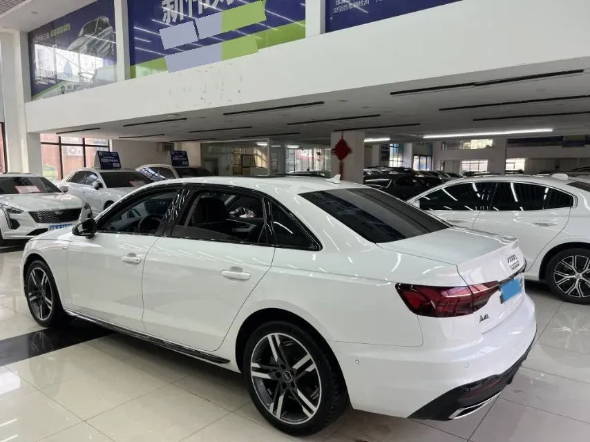 2022 Audi A4L 2.0T 190HP L4 7DCT,autocango,china used car exporter,china ev exporter,chinese used car exporter,chinese used ev exporter