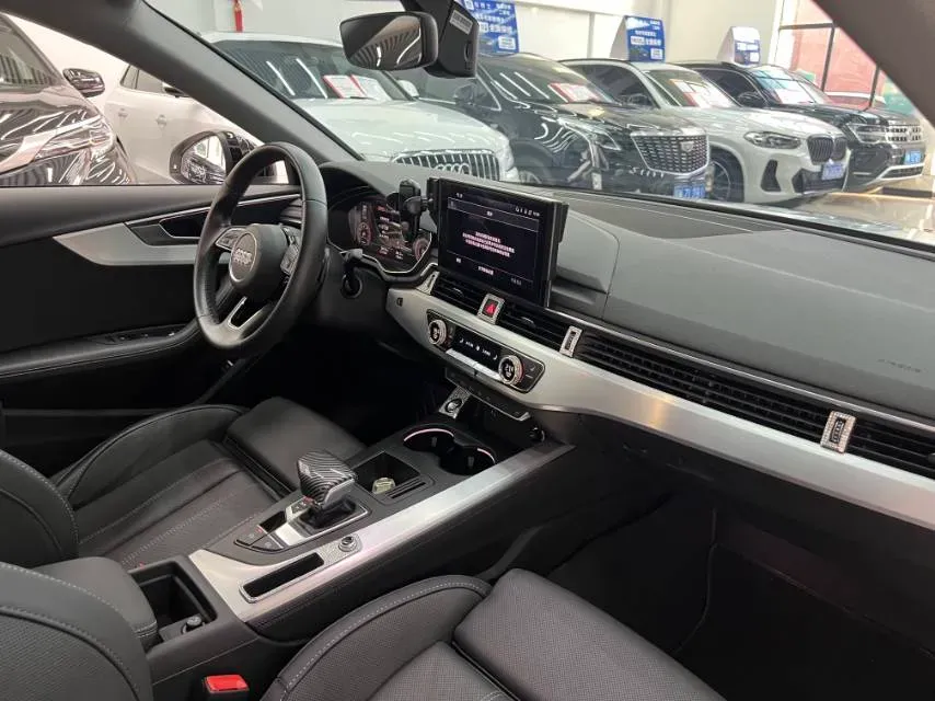 2022 Audi A4L 2.0T 190HP L4 7DCT,autocango,china used car exporter,china ev exporter,chinese used car exporter,chinese used ev exporter