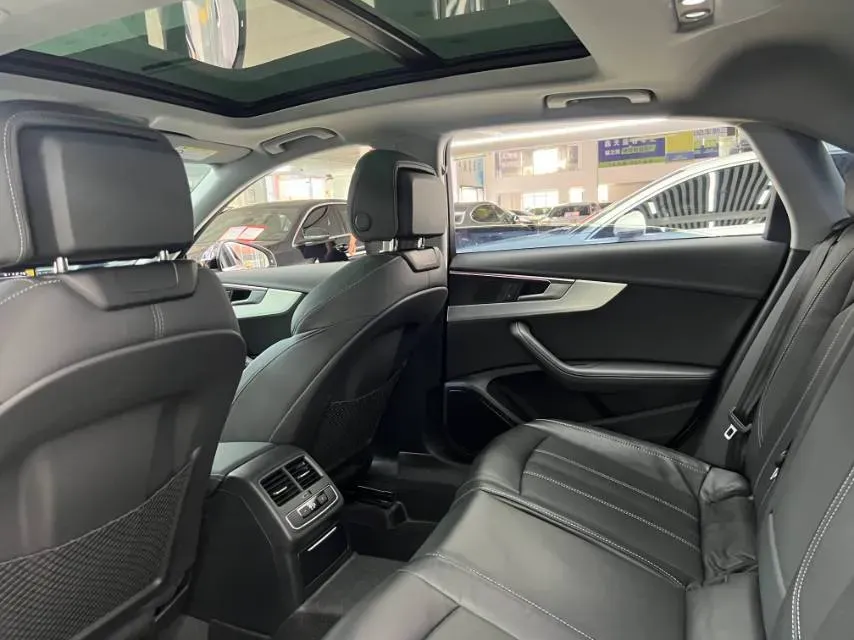 2022 Audi A4L 2.0T 190HP L4 7DCT,autocango,china used car exporter,china ev exporter,chinese used car exporter,chinese used ev exporter