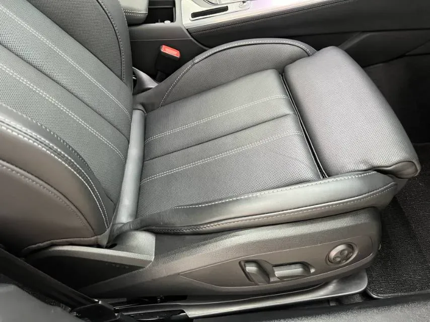 2022 Audi A4L 2.0T 190HP L4 7DCT,autocango,china used car exporter,china ev exporter,chinese used car exporter,chinese used ev exporter