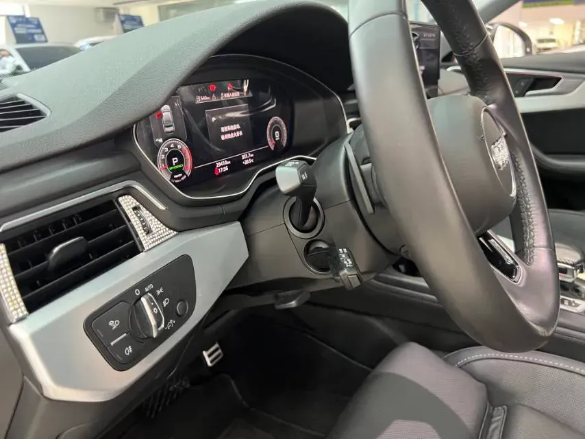 2022 Audi A4L 2.0T 190HP L4 7DCT,autocango,china used car exporter,china ev exporter,chinese used car exporter,chinese used ev exporter