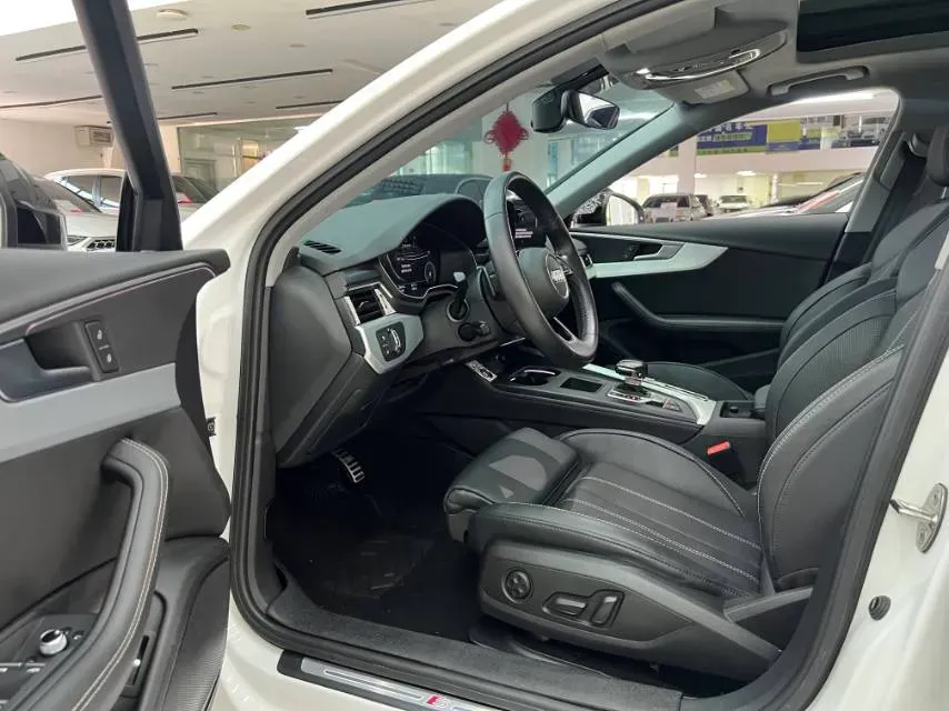 2022 Audi A4L 2.0T 190HP L4 7DCT,autocango,china used car exporter,china ev exporter,chinese used car exporter,chinese used ev exporter