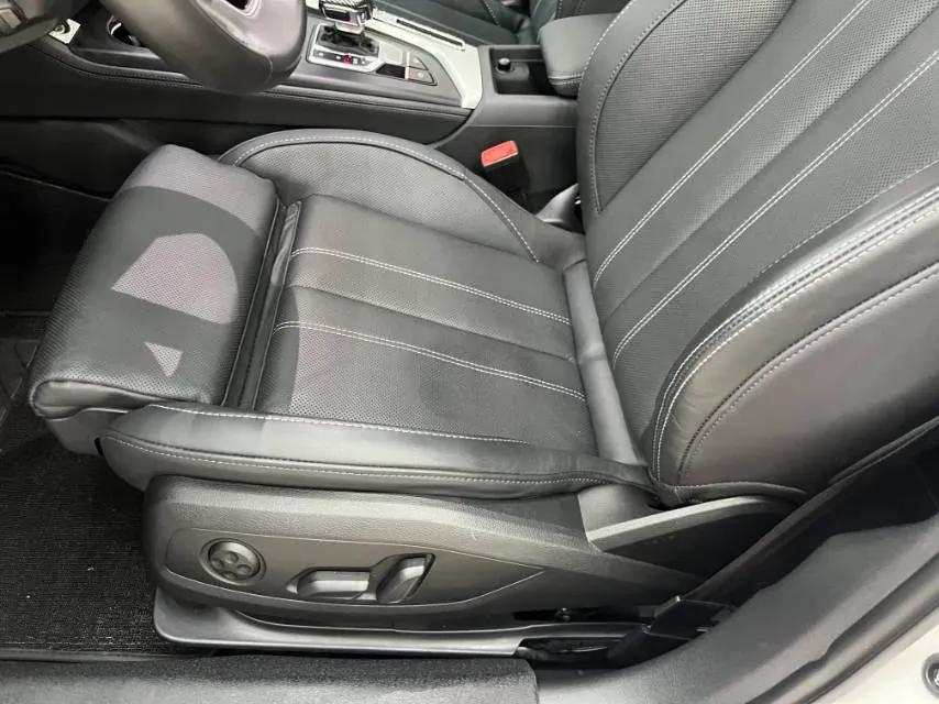 2022 Audi A4L 2.0T 190HP L4 7DCT,autocango,china used car exporter,china ev exporter,chinese used car exporter,chinese used ev exporter