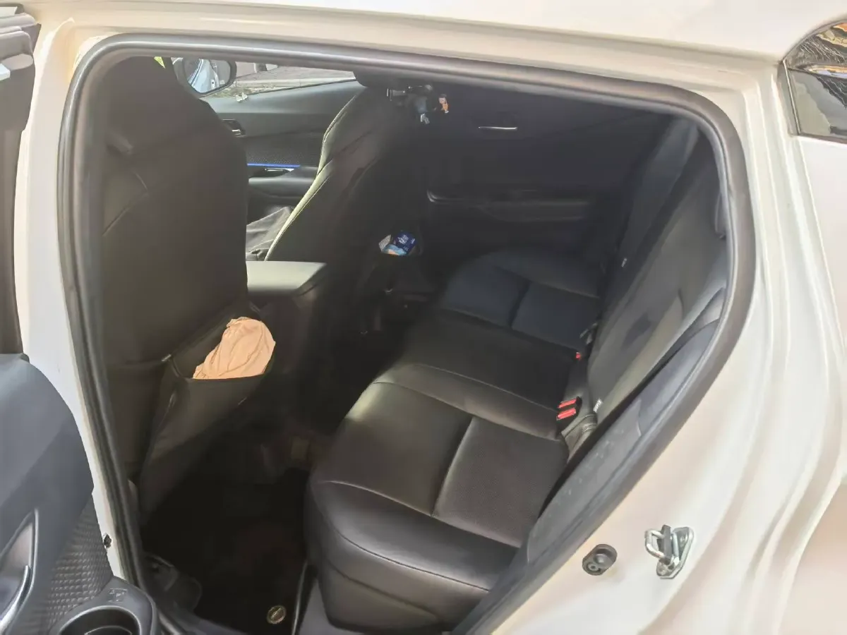 2021 Toyota C-HR 2.0L 171HP L4 CVT,autocango,china used car exporter,china ev exporter,chinese used car exporter,chinese used ev exporter