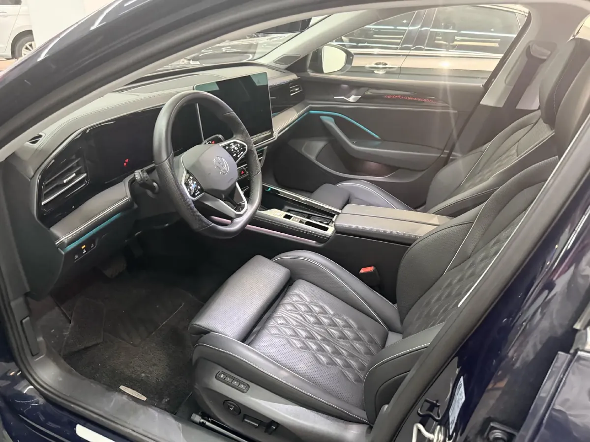 2024 Volkswagen Magotan 2.0T 220HP L4 7DCT,autocango,china used car exporter,china ev exporter,chinese used car exporter,chinese used ev exporter