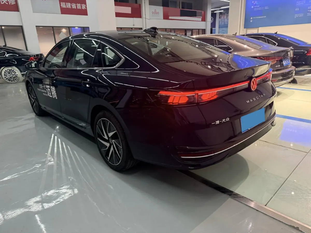 2024 Volkswagen Magotan 2.0T 220HP L4 7DCT,autocango,china used car exporter,china ev exporter,chinese used car exporter,chinese used ev exporter