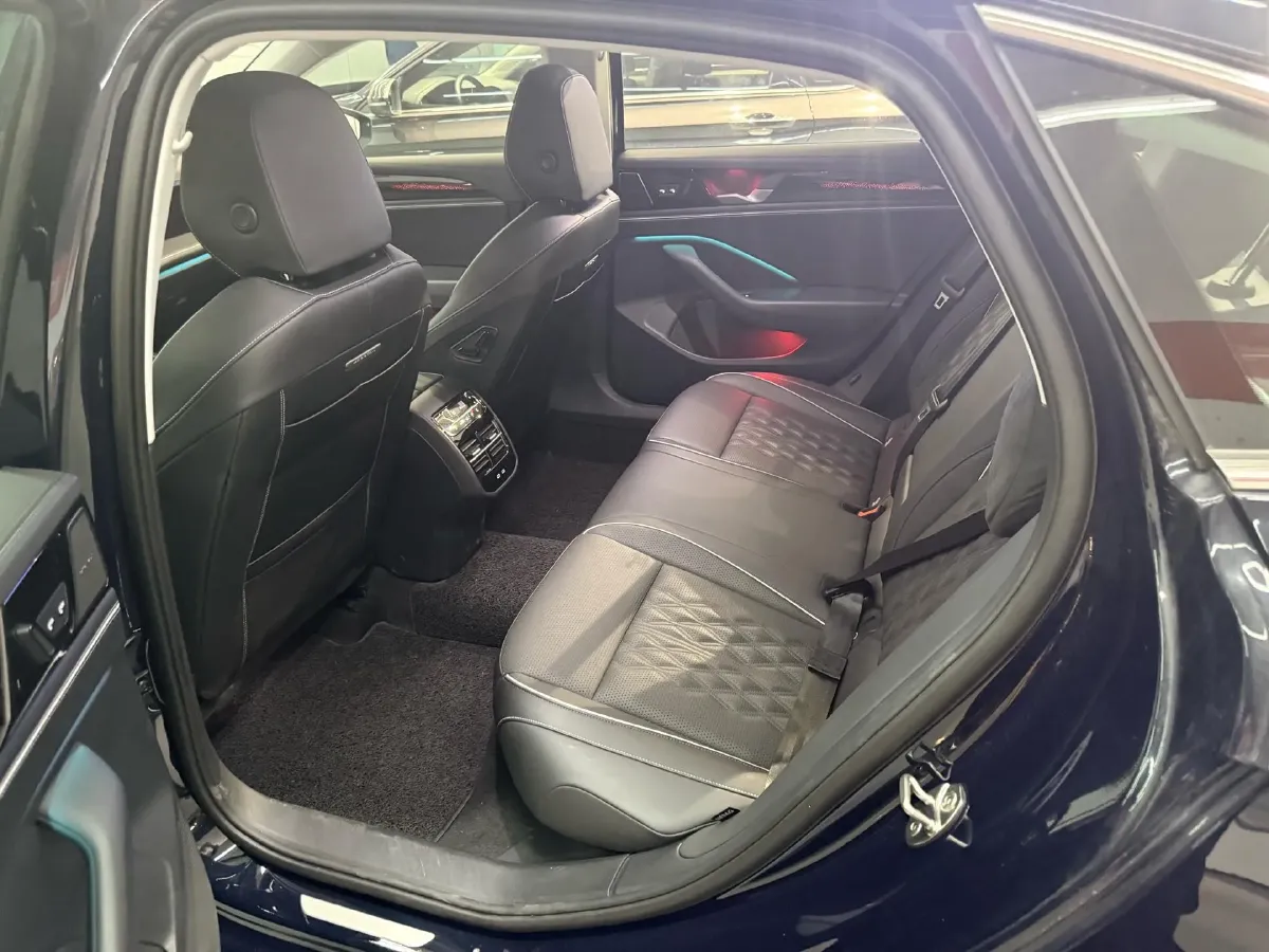 2024 Volkswagen Magotan 2.0T 220HP L4 7DCT,autocango,china used car exporter,china ev exporter,chinese used car exporter,chinese used ev exporter