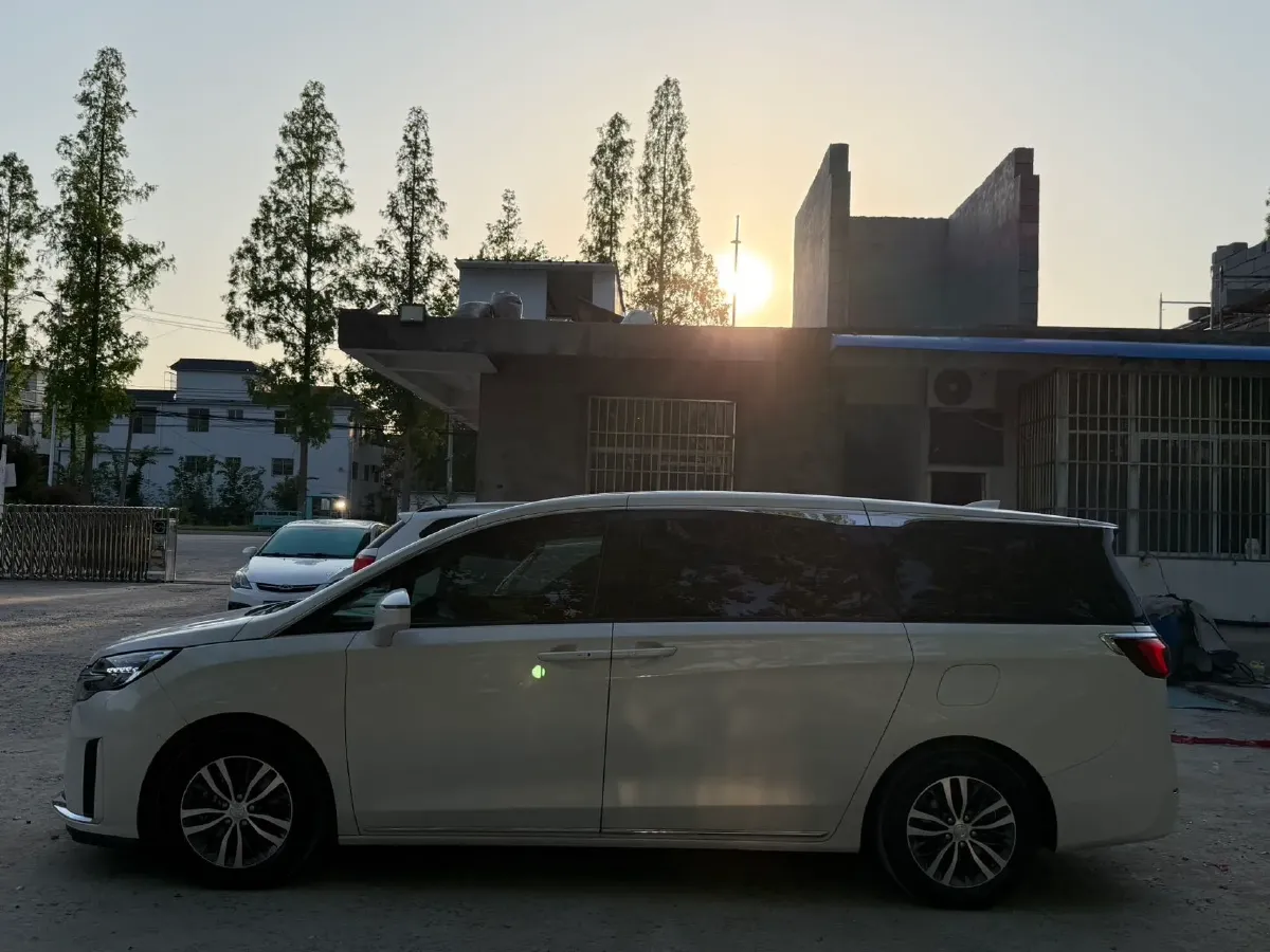 2023 Buick GL8 2.0T 237HP L4 9AT,autocango,china used car exporter,china ev exporter,chinese used car exporter,chinese used ev exporter