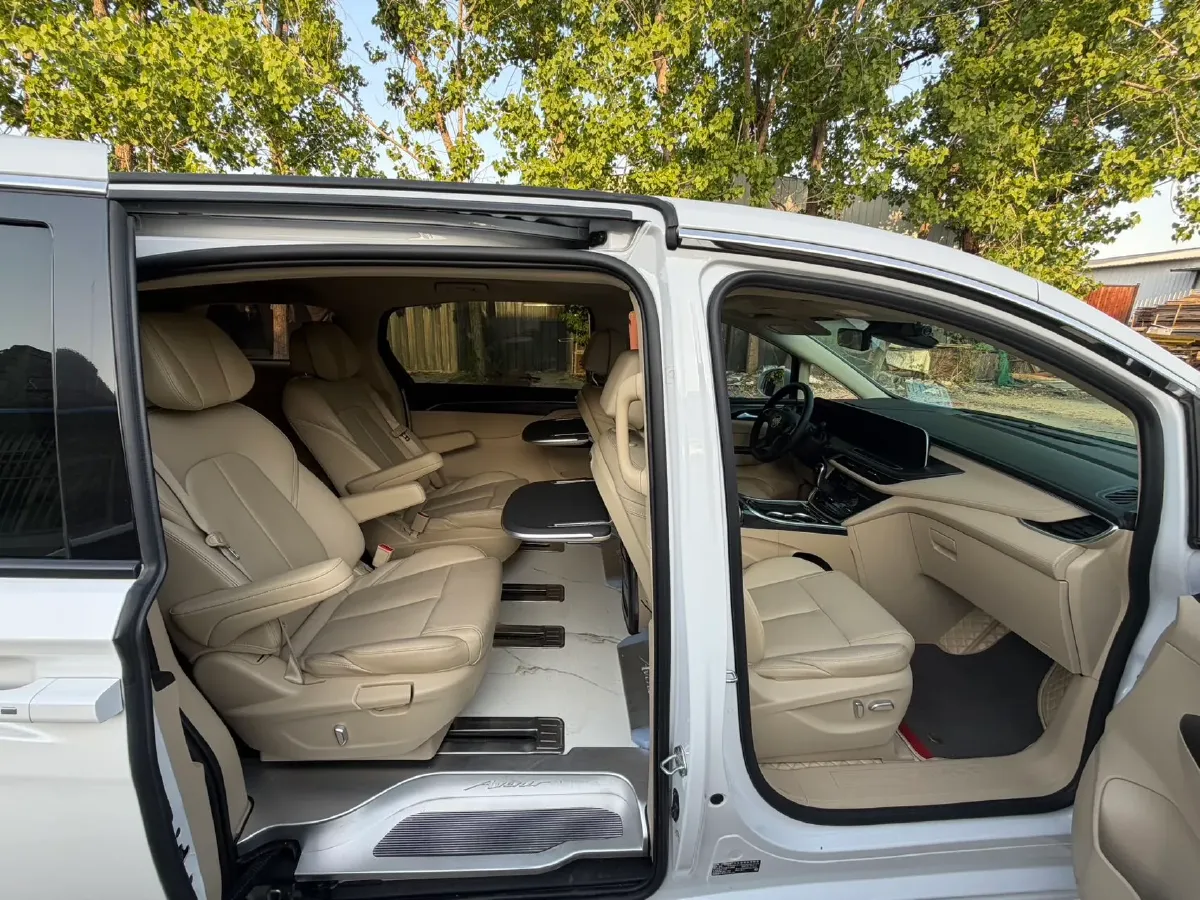 2023 Buick GL8 2.0T 237HP L4 9AT,autocango,china used car exporter,china ev exporter,chinese used car exporter,chinese used ev exporter