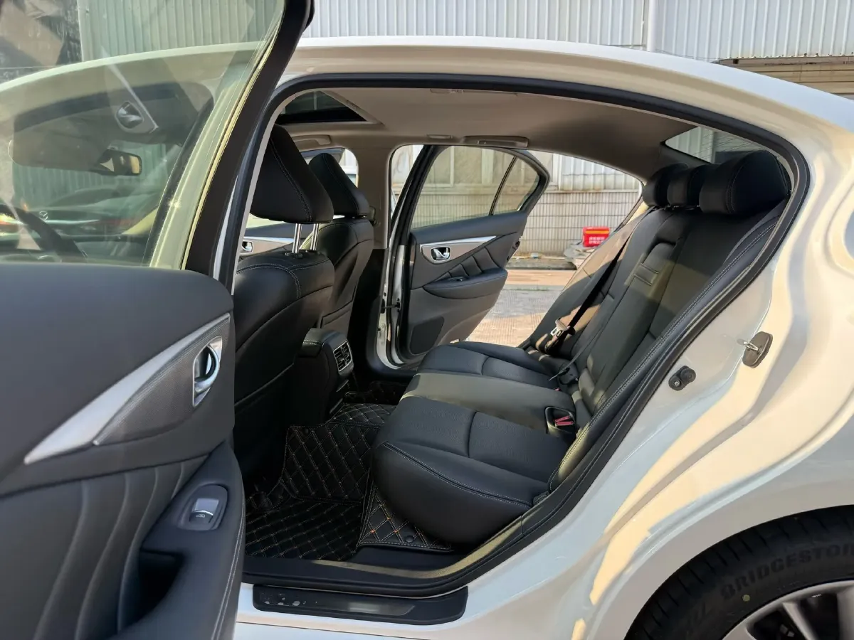 2018 Jeep Grand Commander 2.0T 265HP L4 9AT,autocango,china used car exporter,china ev exporter,chinese used car exporter,chinese used ev exporter