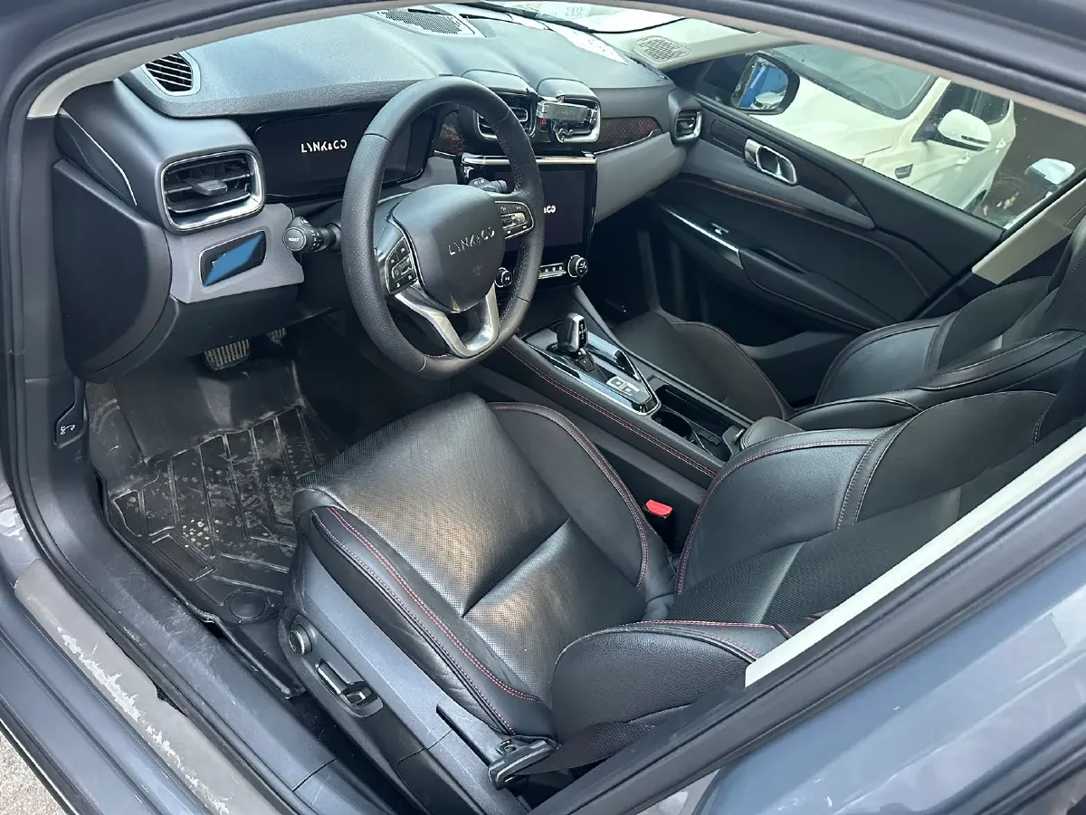 2018 Toyota C-HR 2.0L 171HP L4 CVT,autocango,china used car exporter,china ev exporter,chinese used car exporter,chinese used ev exporter