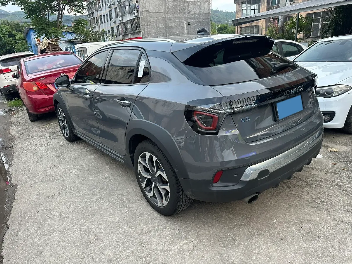 2018 Toyota C-HR 2.0L 171HP L4 CVT,autocango,china used car exporter,china ev exporter,chinese used car exporter,chinese used ev exporter