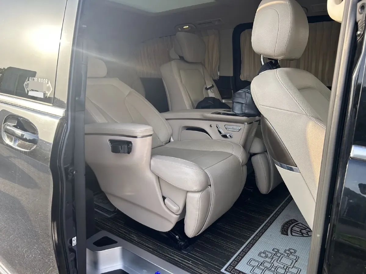 2020 Mercedes-Benz V Class 2.0T 211HP L4 9AT,autocango,china used car exporter,china ev exporter,chinese used car exporter,chinese used ev exporter