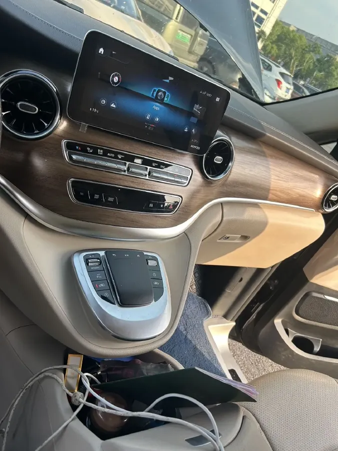 2020 Mercedes-Benz V Class 2.0T 211HP L4 9AT,autocango,china used car exporter,china ev exporter,chinese used car exporter,chinese used ev exporter