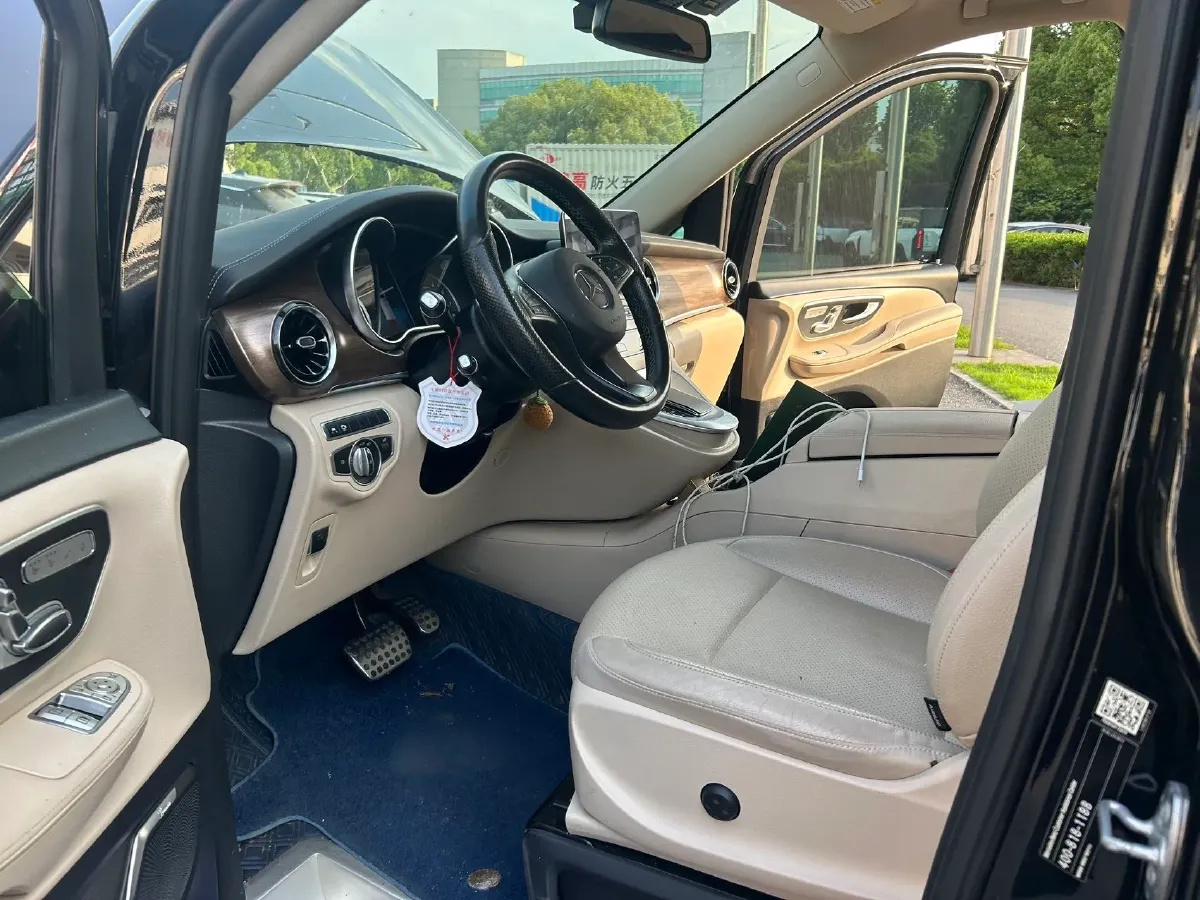 2020 Mercedes-Benz V Class 2.0T 211HP L4 9AT,autocango,china used car exporter,china ev exporter,chinese used car exporter,chinese used ev exporter