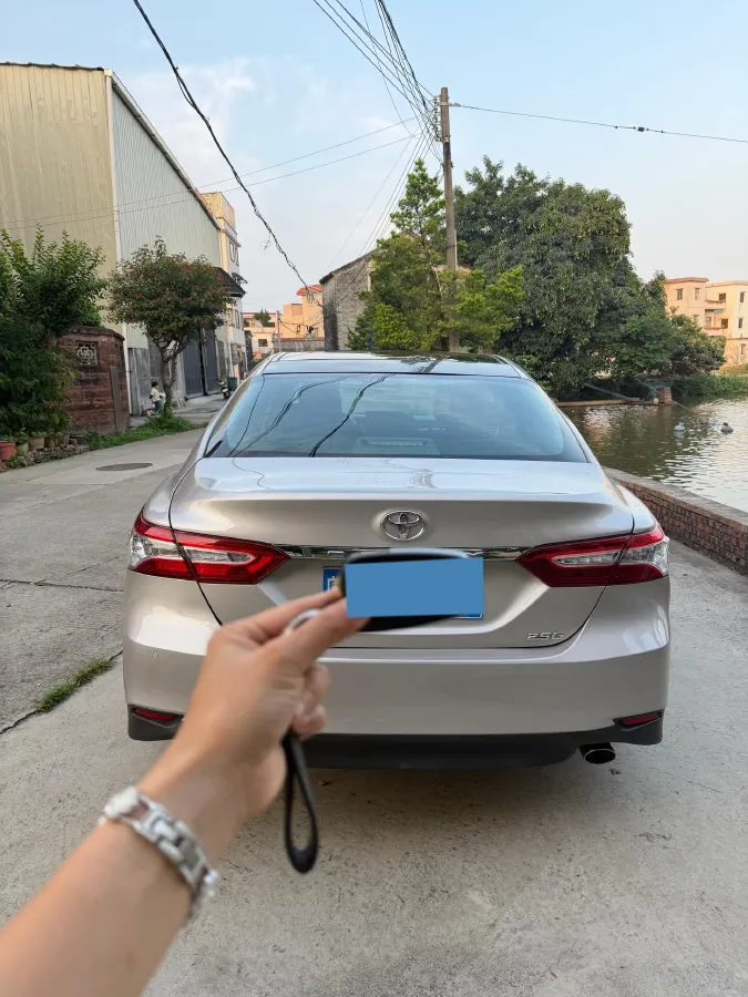 2021 Toyota Camry 2.5L 209HP L4 8AT,autocango,china used car exporter,china ev exporter,chinese used car exporter,chinese used ev exporter