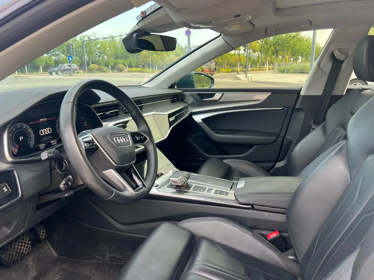 2022 Audi A7 2.0T 245HP L4 7DCT,autocango,china used car exporter,china ev exporter,chinese used car exporter,chinese used ev exporter