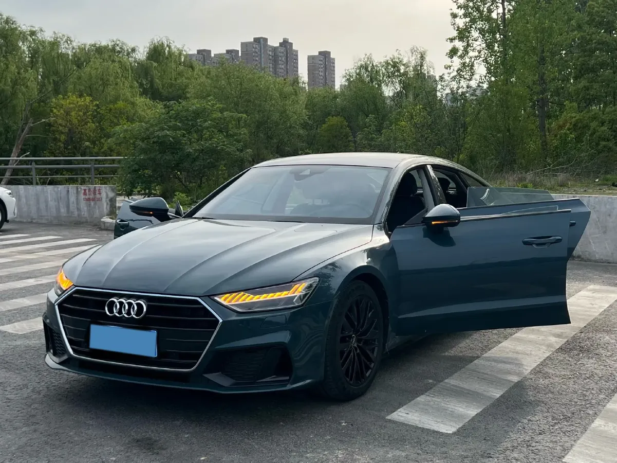 2022 Audi A7 2.0T 245HP L4 7DCT,autocango,china used car exporter,china ev exporter,chinese used car exporter,chinese used ev exporter