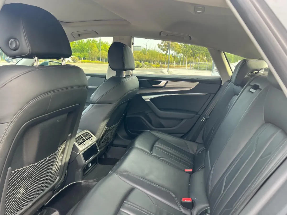 2022 Audi A7 2.0T 245HP L4 7DCT,autocango,china used car exporter,china ev exporter,chinese used car exporter,chinese used ev exporter