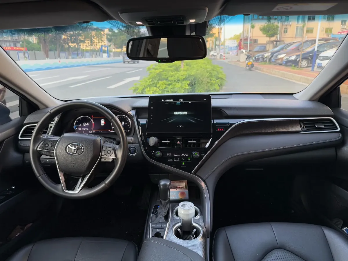 2022 Toyota Camry 2.5L 209HP L4 8AT,autocango,china used car exporter,china ev exporter,chinese used car exporter,chinese used ev exporter