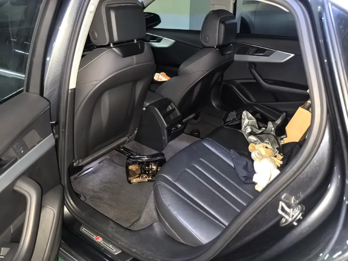 2020 Audi A4L 2.0T 190HP L4 7DCT,autocango,china used car exporter,china ev exporter,chinese used car exporter,chinese used ev exporter