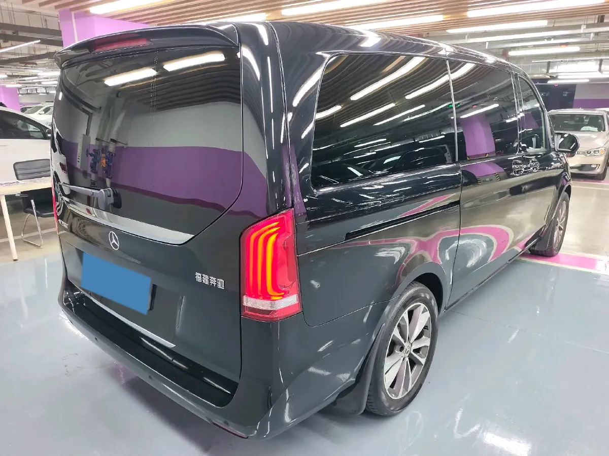 2021 Mercedes-Benz V Class 2.0T 211HP L4 9AT,autocango,china used car exporter,china ev exporter,chinese used car exporter,chinese used ev exporter