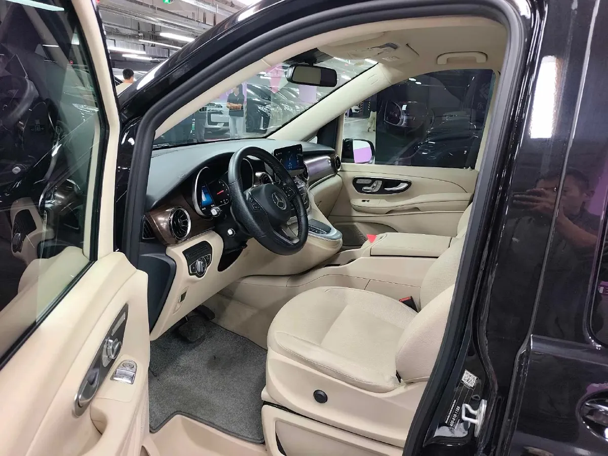 2021 Mercedes-Benz V Class 2.0T 211HP L4 9AT,autocango,china used car exporter,china ev exporter,chinese used car exporter,chinese used ev exporter