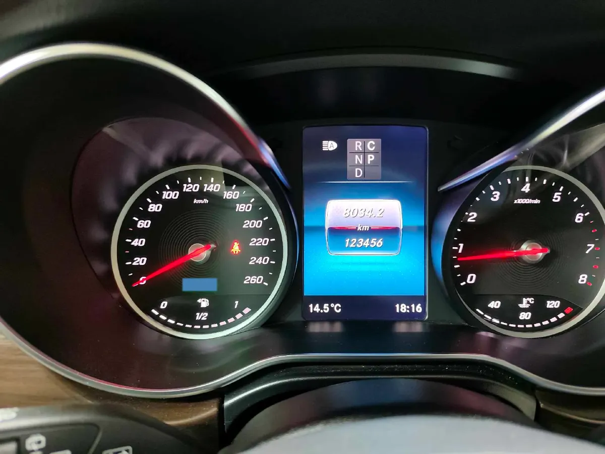 2021 Mercedes-Benz V Class 2.0T 211HP L4 9AT,autocango,china used car exporter,china ev exporter,chinese used car exporter,chinese used ev exporter