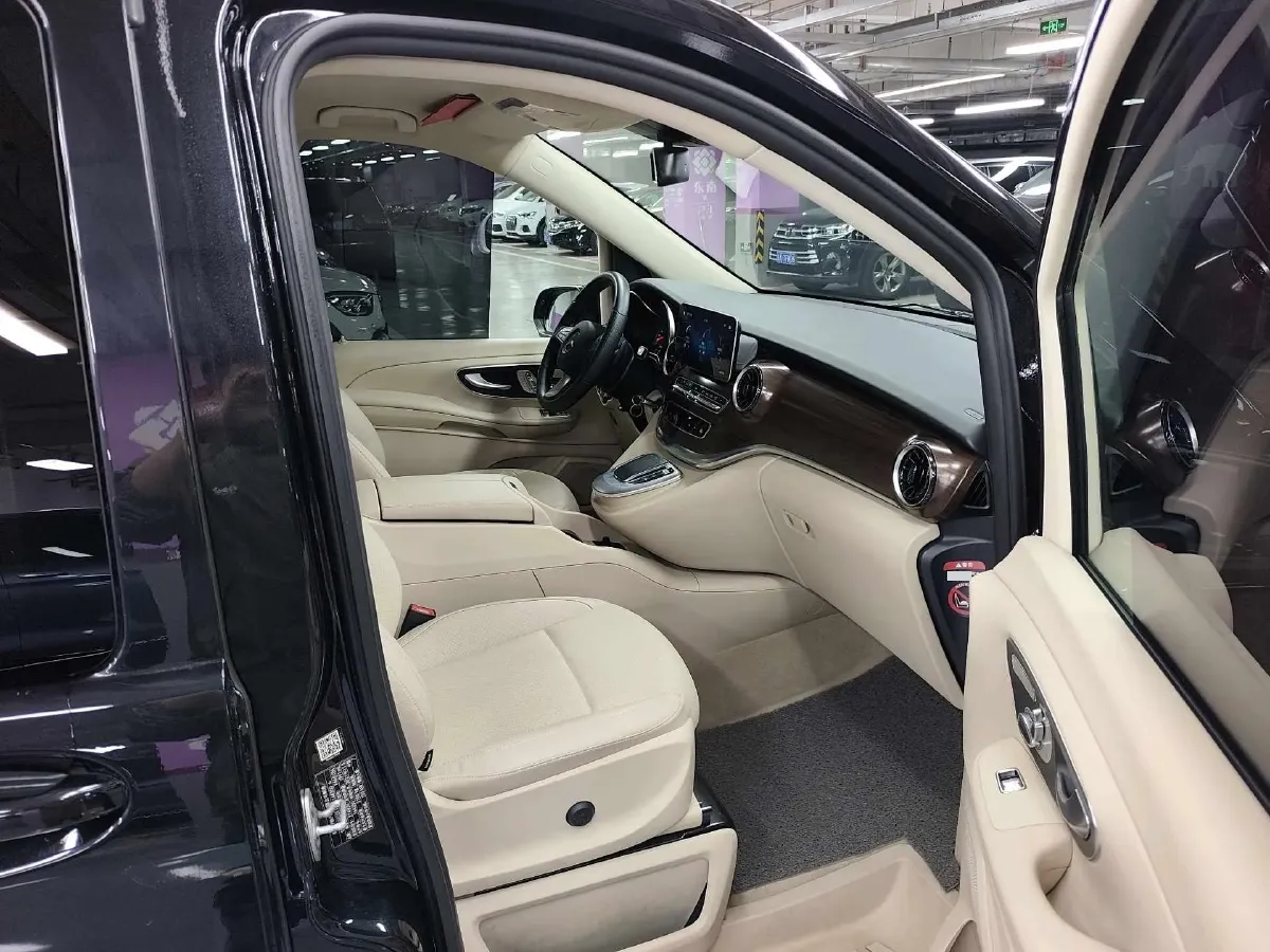 2021 Mercedes-Benz V Class 2.0T 211HP L4 9AT,autocango,china used car exporter,china ev exporter,chinese used car exporter,chinese used ev exporter