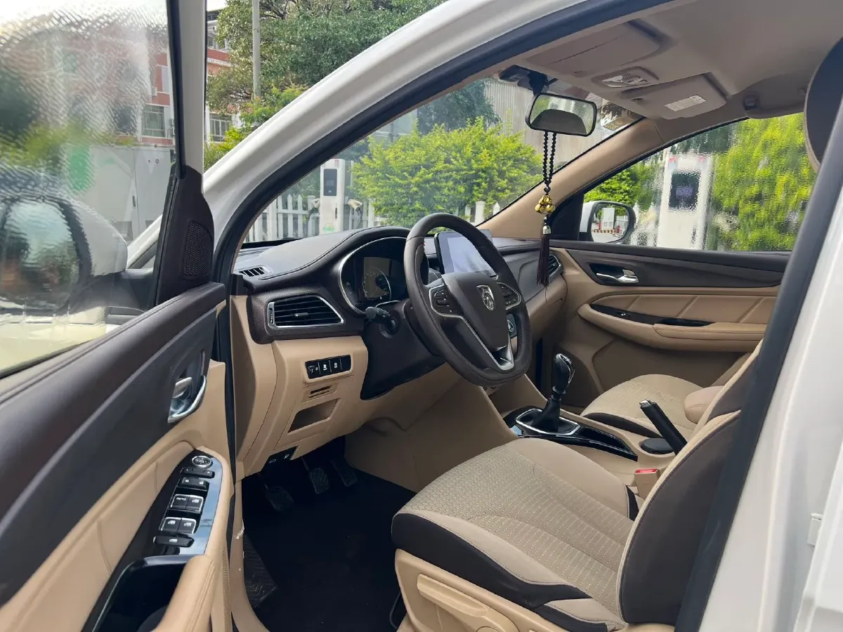 2017 BaoJun 730 1.5T 150HP L4 6MT,autocango,china used car exporter,china ev exporter,chinese used car exporter,chinese used ev exporter