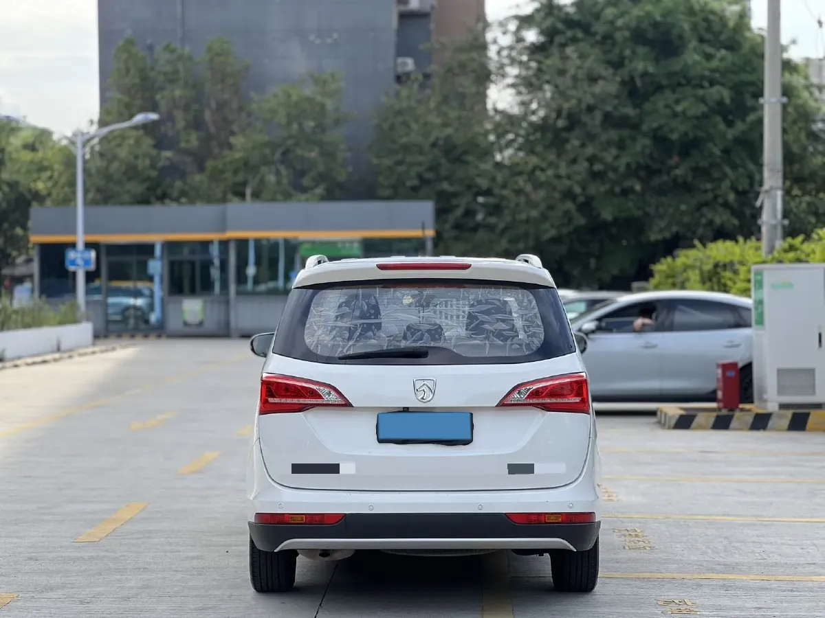 2017 BaoJun 730 1.5T 150HP L4 6MT,autocango,china used car exporter,china ev exporter,chinese used car exporter,chinese used ev exporter