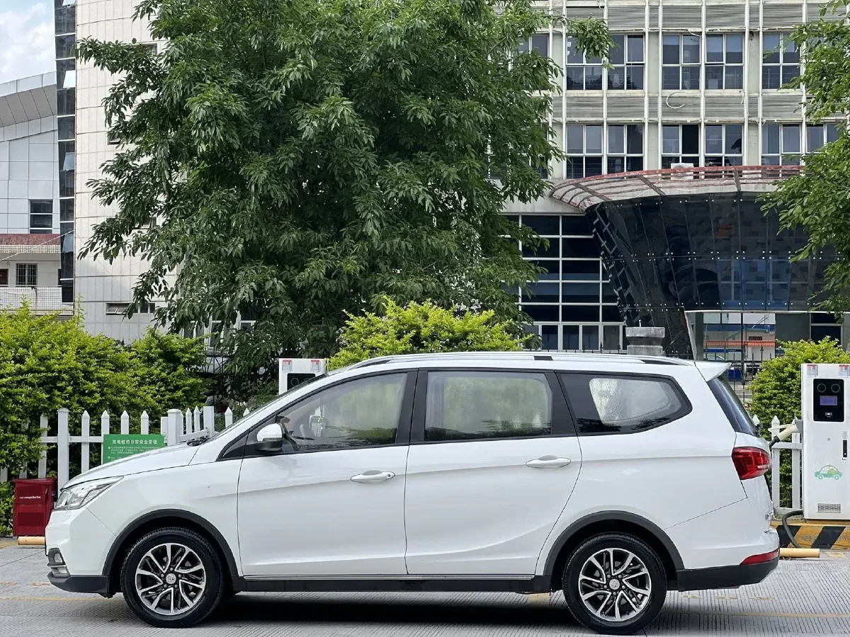 2017 BaoJun 730 1.5T 150HP L4 6MT,autocango,china used car exporter,china ev exporter,chinese used car exporter,chinese used ev exporter