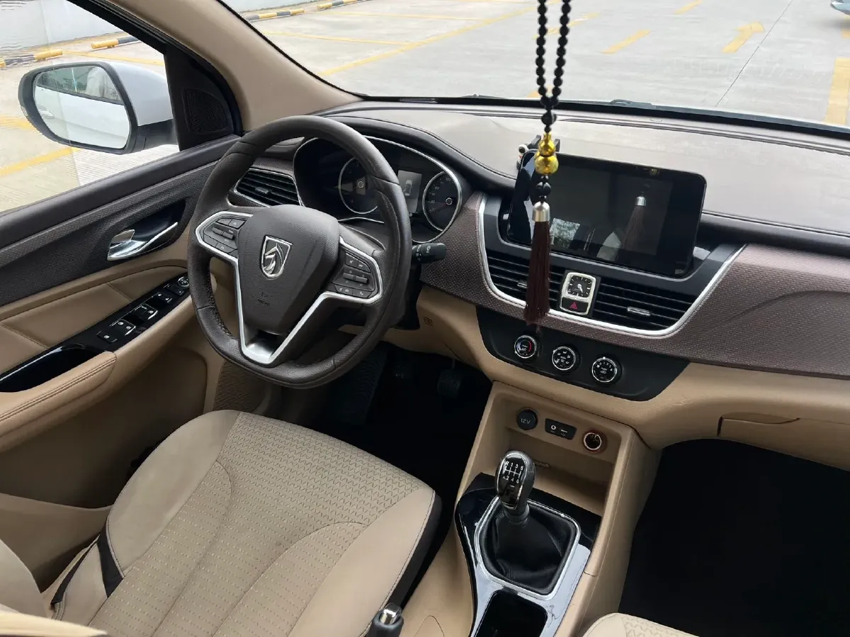 2017 BaoJun 730 1.5T 150HP L4 6MT,autocango,china used car exporter,china ev exporter,chinese used car exporter,chinese used ev exporter