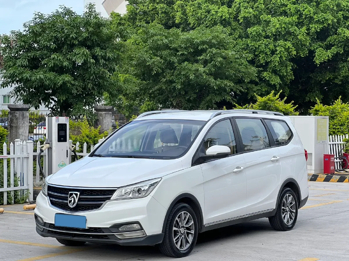 2017 BaoJun 730 1.5T 150HP L4 6MT,autocango,china used car exporter,china ev exporter,chinese used car exporter,chinese used ev exporter