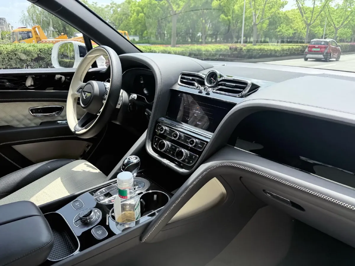 2022 Bentley Bentayga 4.0T 550HP V8 8AT,autocango,china used car exporter,china ev exporter,chinese used car exporter,chinese used ev exporter